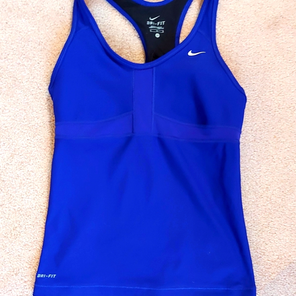 NIKE TANK TOP SIZE M